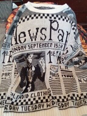 #6001 Black and White Graphic Knit Sweater - M